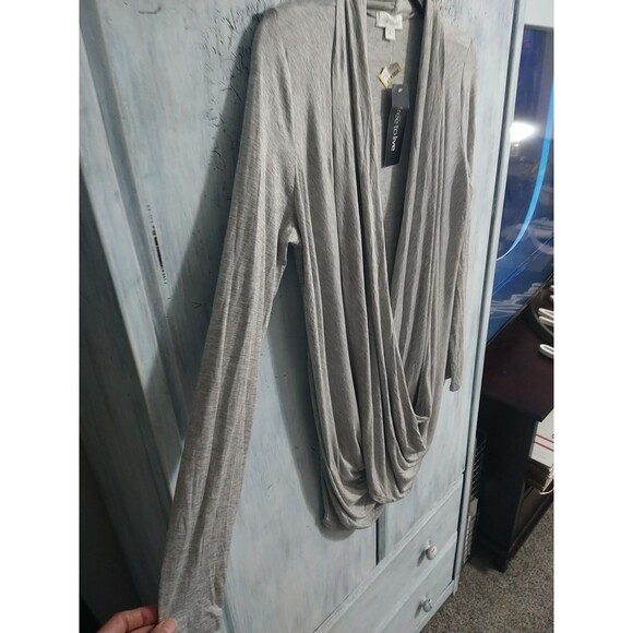 Free To Live V neck Cowl Long Sleeve Top Nwt Gray Small Comfy Classy - Picture 3 of 9